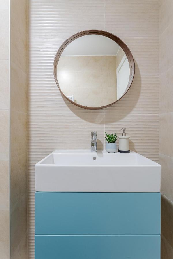 Il Lago - Turquoise - Cozy Luxurious Smart Home By The Lake Voluntari Exteriör bild