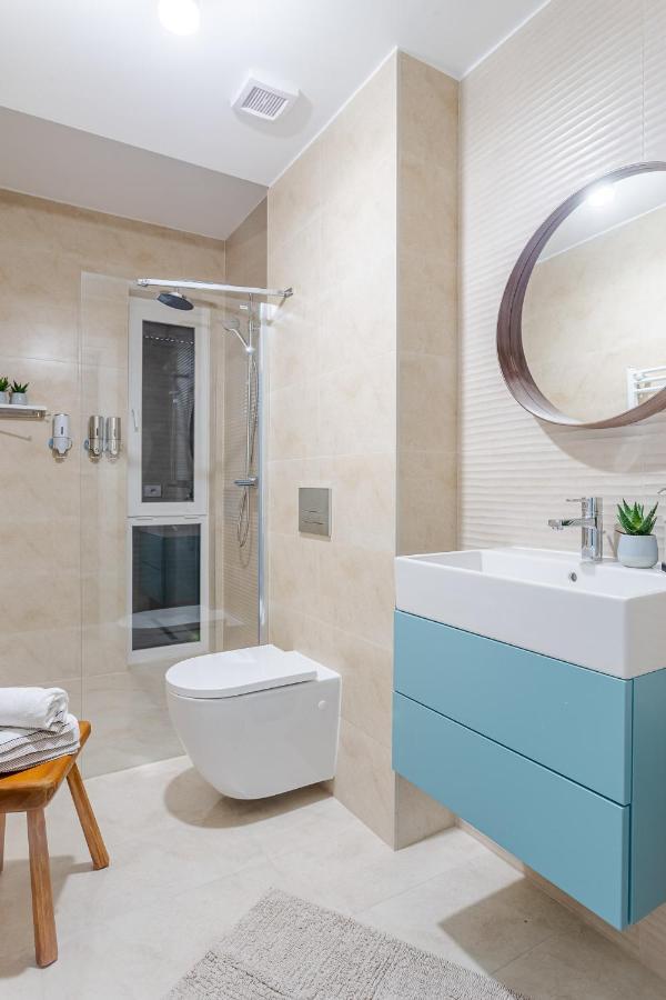 Il Lago - Turquoise - Cozy Luxurious Smart Home By The Lake Voluntari Exteriör bild