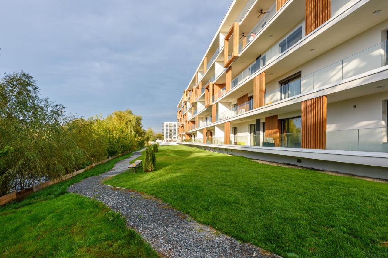 Il Lago - Turquoise - Cozy Luxurious Smart Home By The Lake Voluntari Exteriör bild